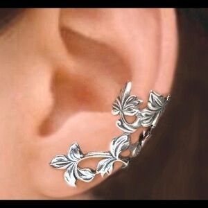 💜3/$30 Antique Silver Spring Leaf Left Cuff Earring non piercing